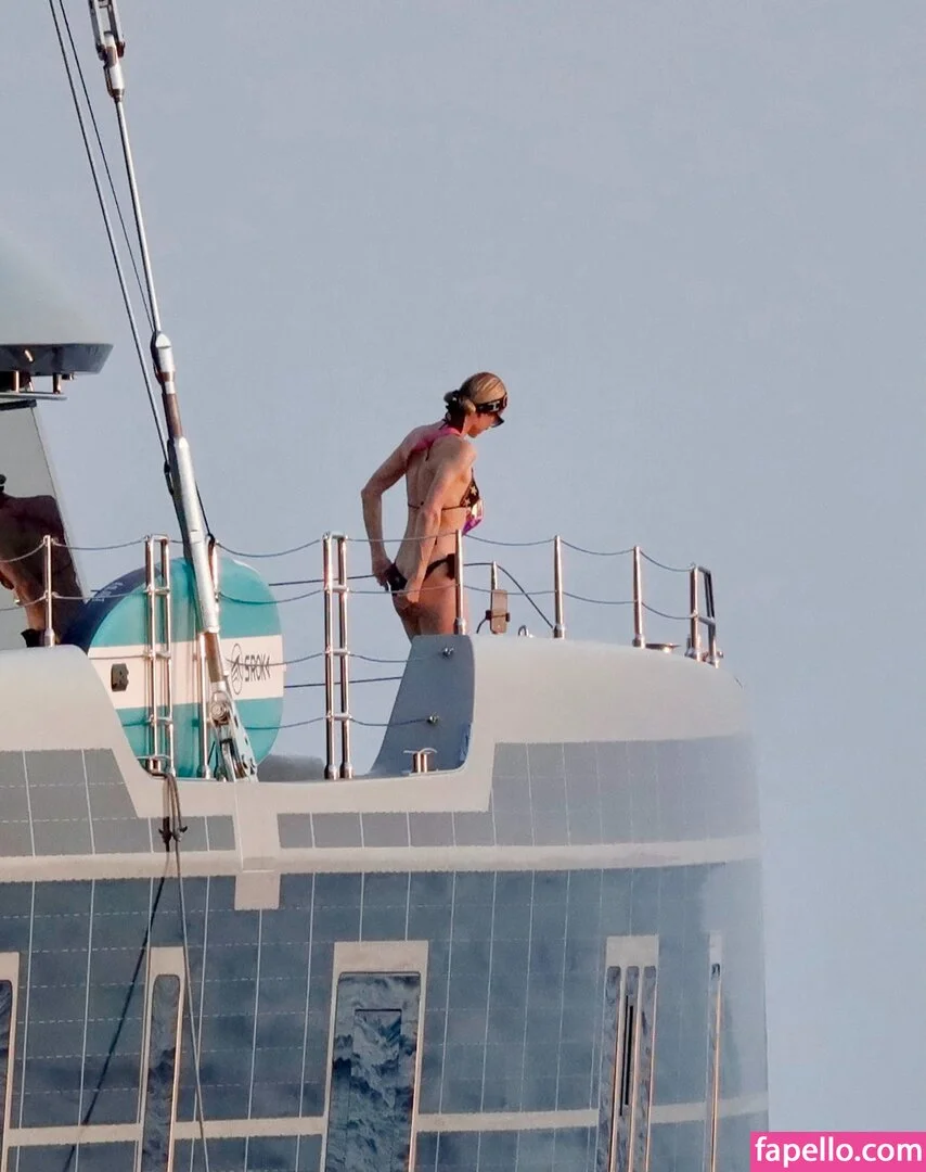 Paris Hilton / parishilton Onlyfans Photo Gallery 