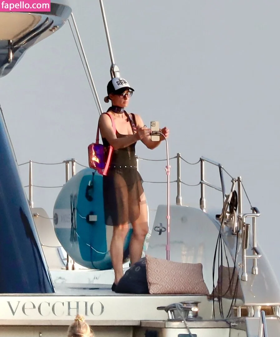 Paris Hilton / parishilton Onlyfans Photo Gallery 