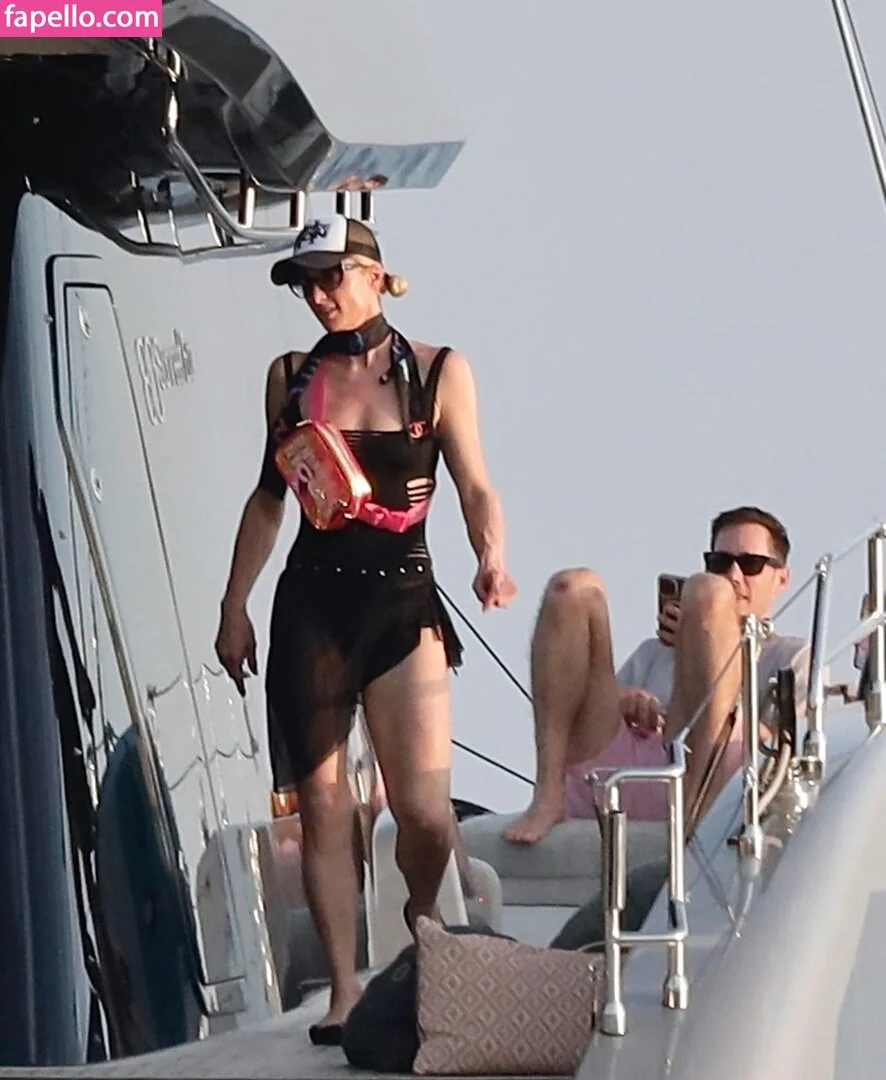 Paris Hilton / parishilton Onlyfans Photo Gallery 