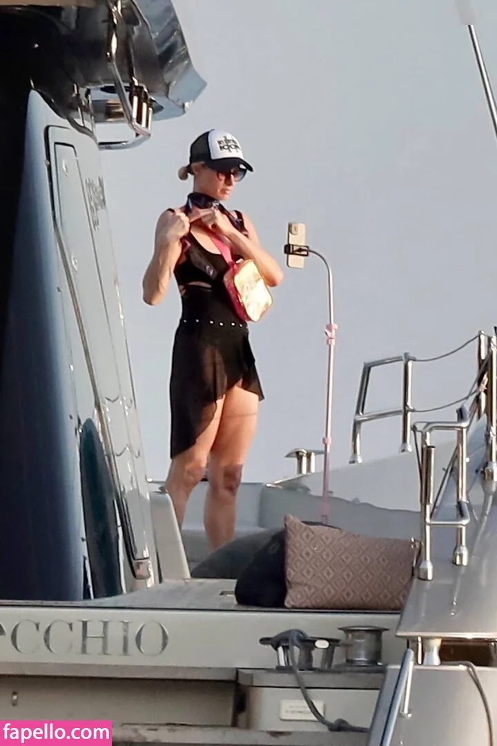 Paris Hilton / parishilton Onlyfans Photo Gallery 