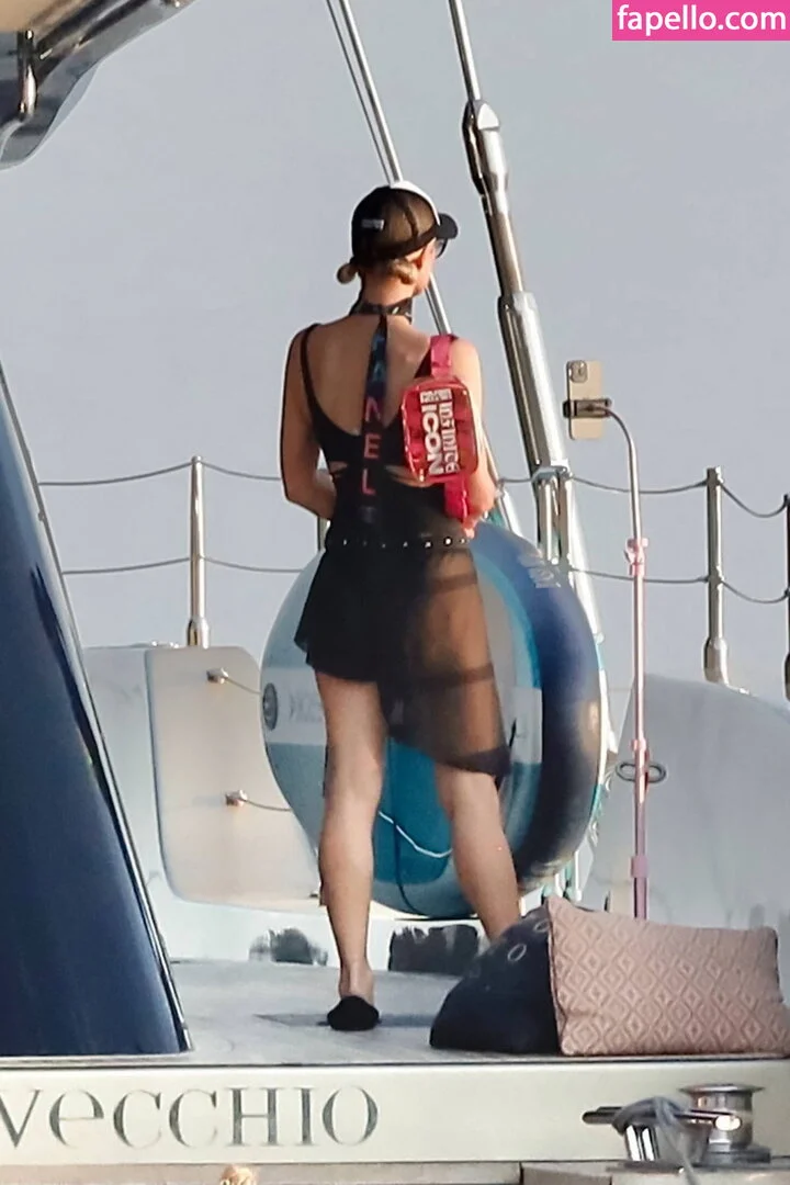 Paris Hilton / parishilton Onlyfans Photo Gallery 