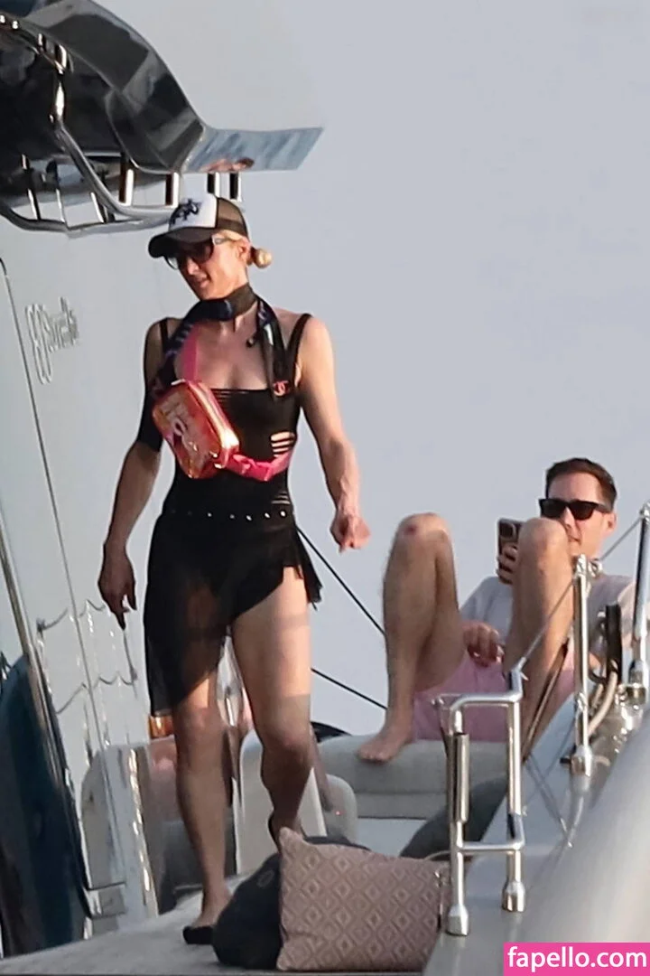 Paris Hilton / parishilton Onlyfans Photo Gallery 