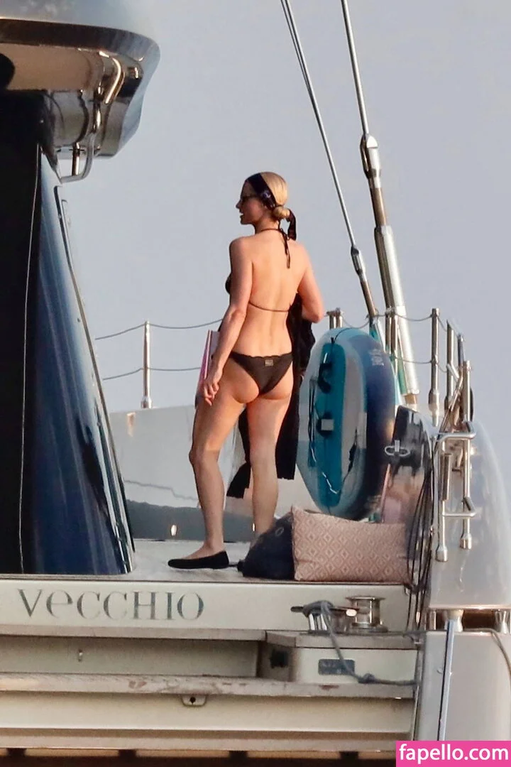 Paris Hilton / parishilton Onlyfans Photo Gallery 