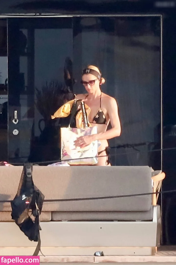 Paris Hilton / parishilton Onlyfans Photo Gallery 