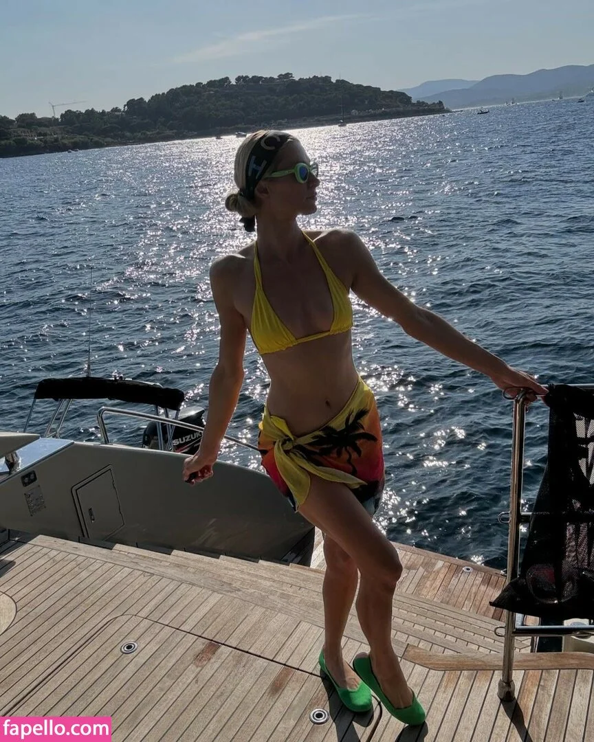 Paris Hilton / parishilton Onlyfans Photo Gallery 