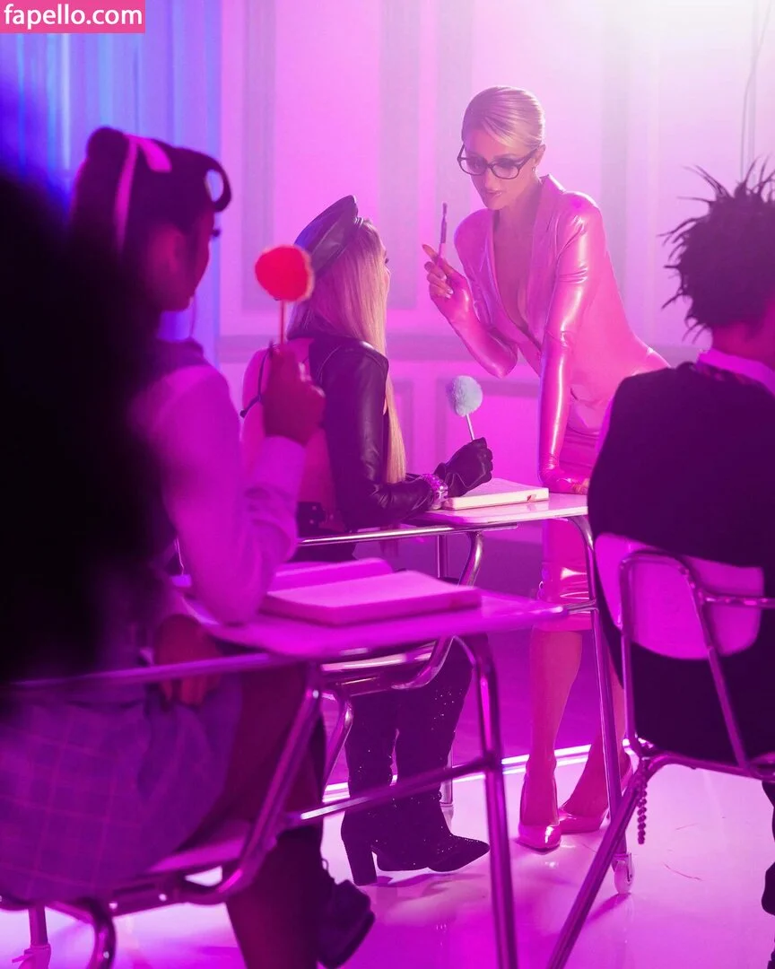 Paris Hilton / parishilton Onlyfans Photo Gallery 