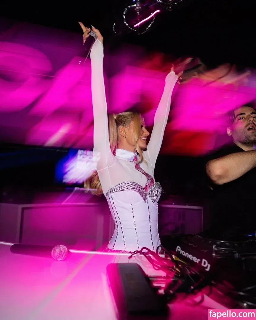 Paris Hilton / parishilton Onlyfans Photo Gallery 