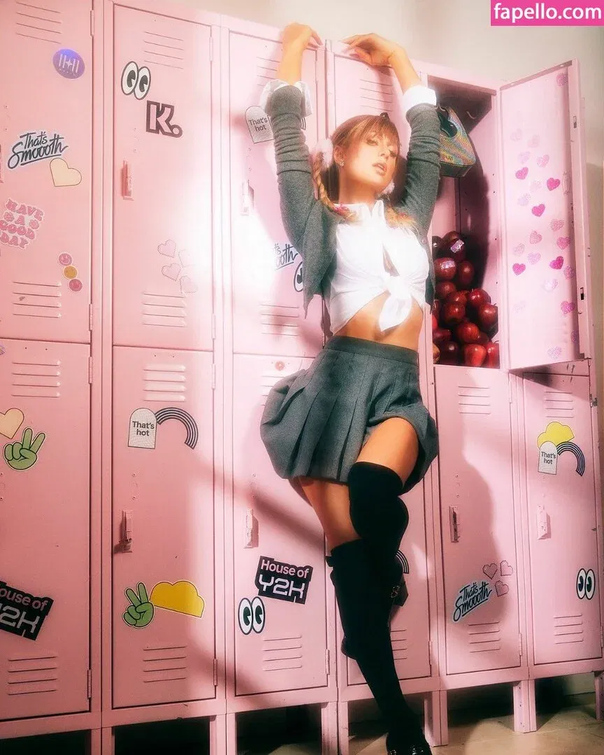 Paris Hilton / parishilton Onlyfans Photo Gallery 