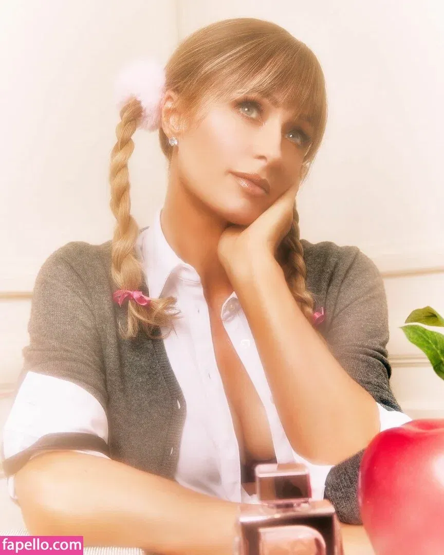 Paris Hilton / parishilton Onlyfans Photo Gallery 