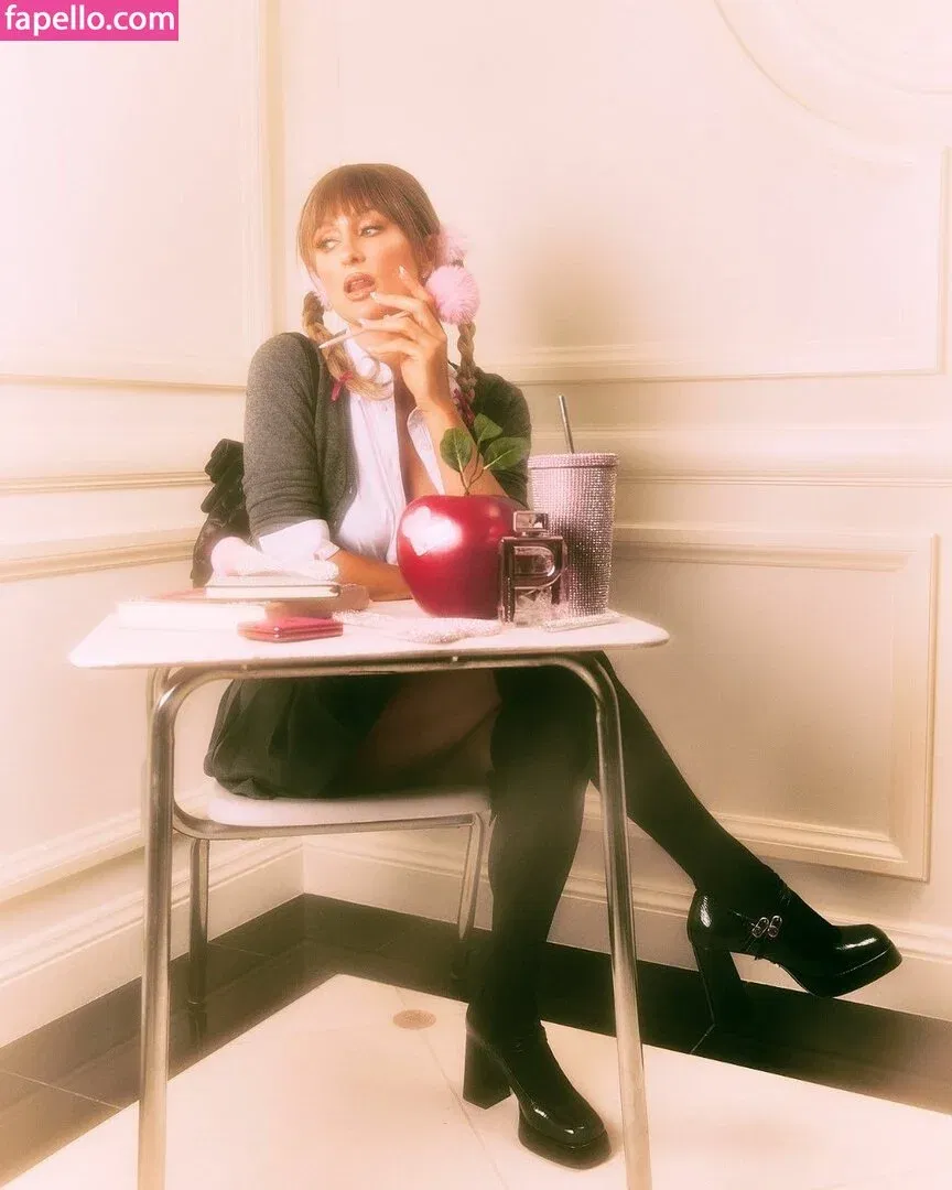 Paris Hilton / parishilton Onlyfans Photo Gallery 