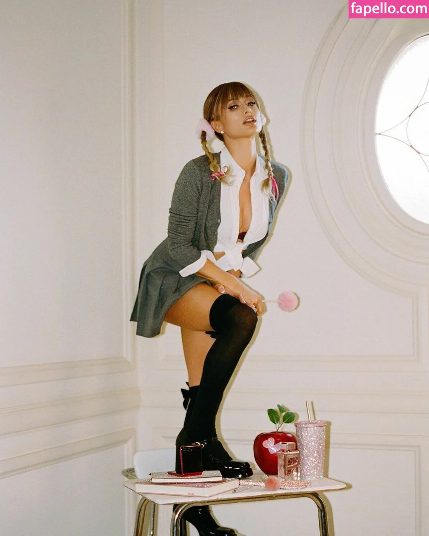 Paris Hilton / parishilton Onlyfans Photo Gallery 