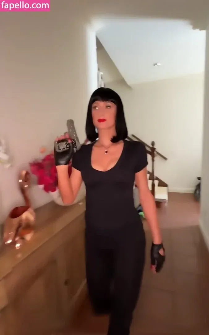 Paris Hilton / parishilton Onlyfans Photo Gallery 