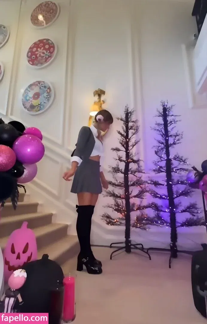 Paris Hilton / parishilton Onlyfans Photo Gallery 