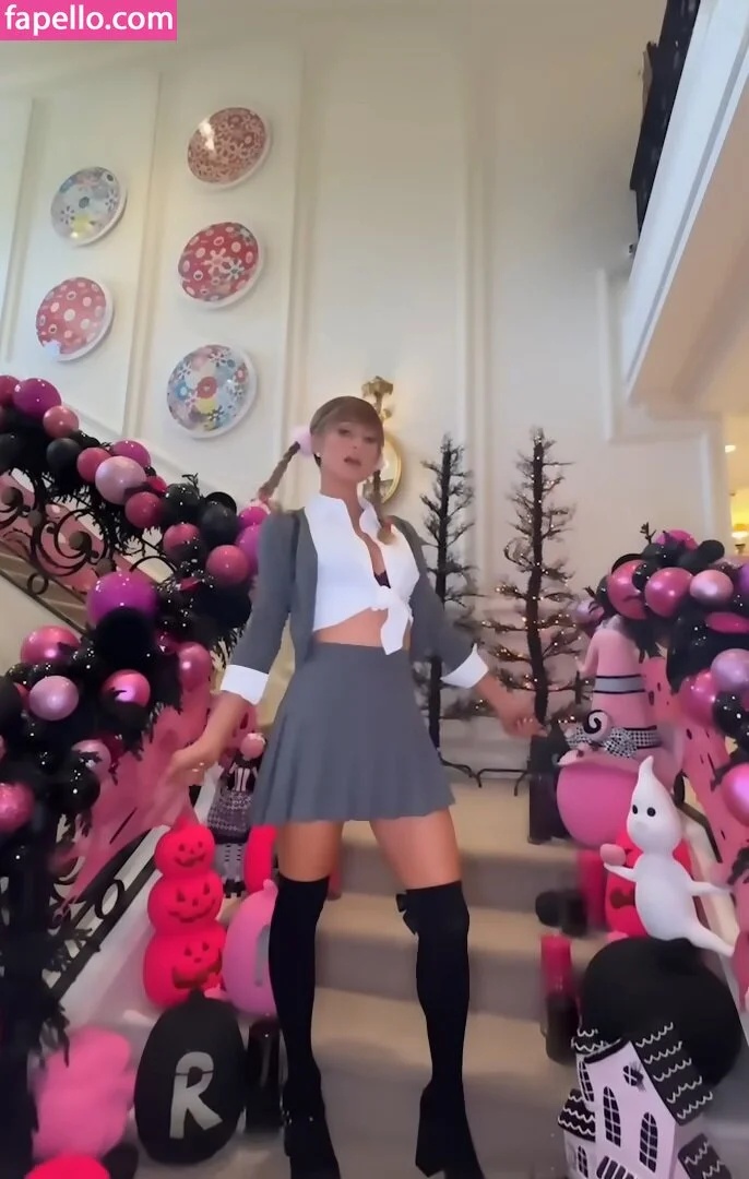 Paris Hilton / parishilton Onlyfans Photo Gallery 