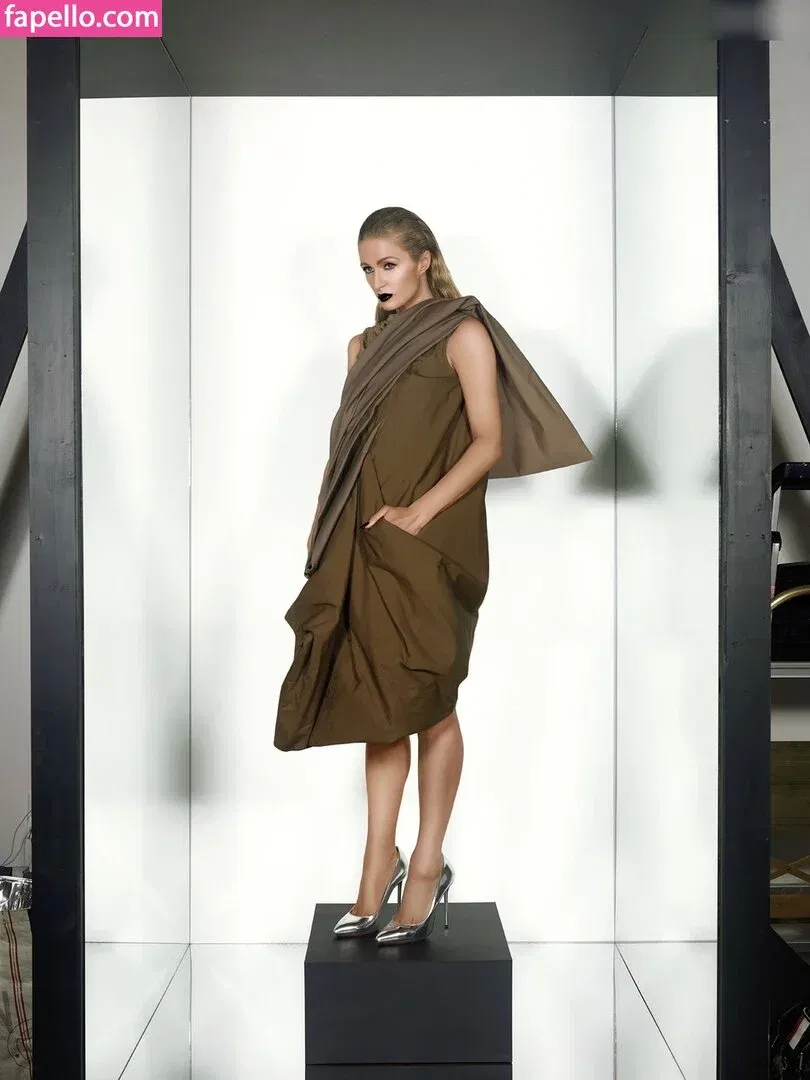 Paris Hilton / parishilton Onlyfans Photo Gallery 