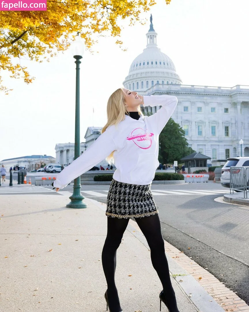 Paris Hilton / parishilton Onlyfans Photo Gallery 