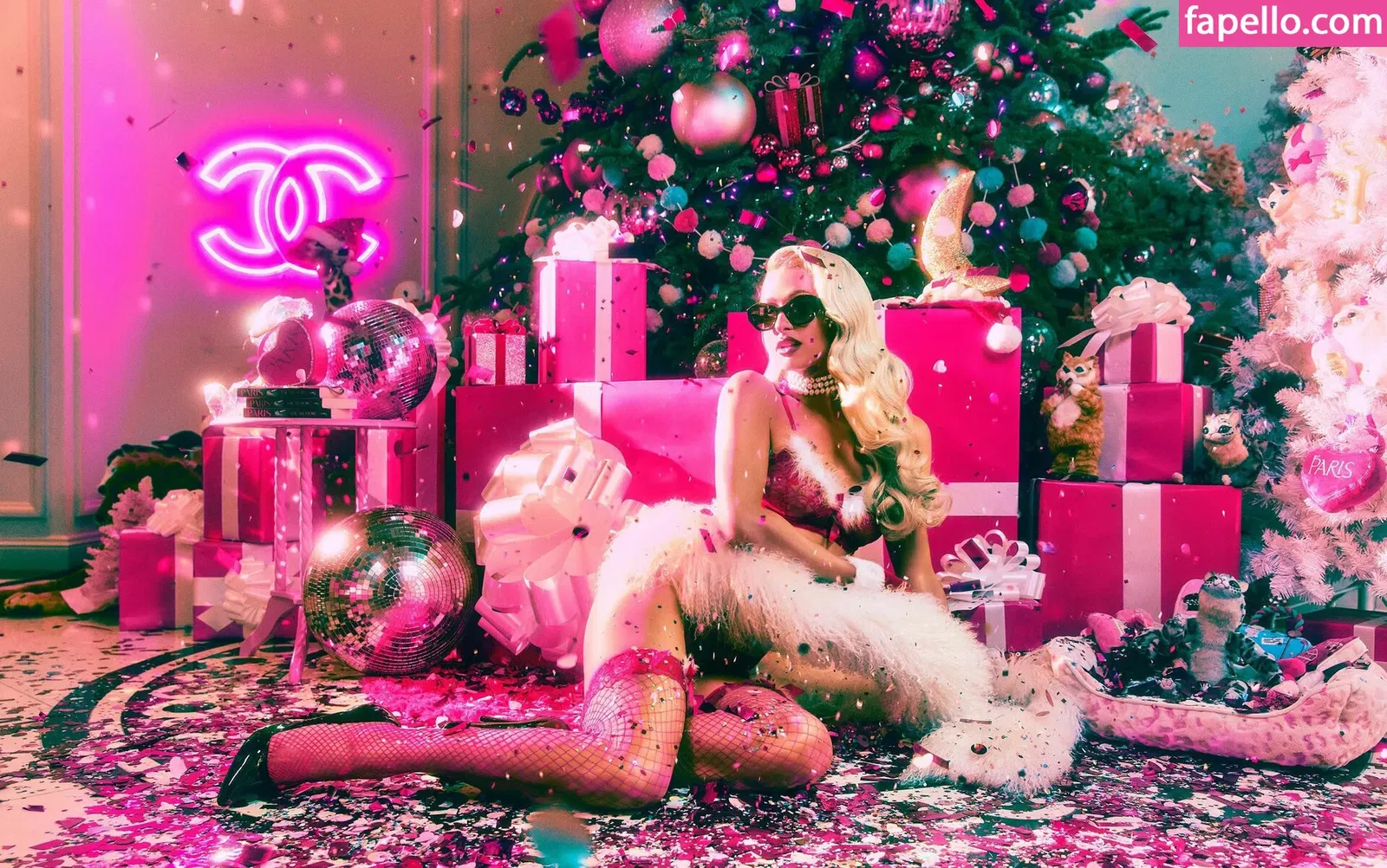 Paris Hilton / parishilton Onlyfans Photo Gallery 