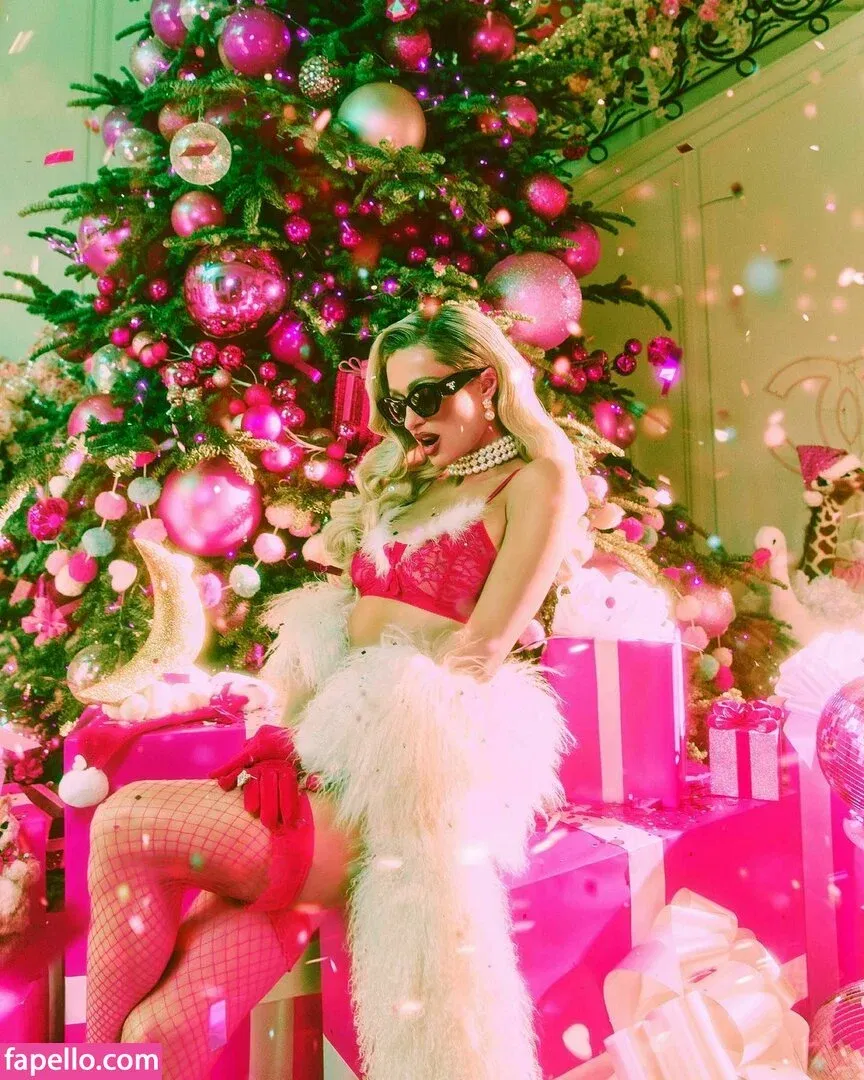 Paris Hilton / parishilton Onlyfans Photo Gallery 