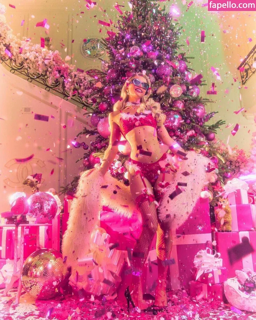 Paris Hilton / parishilton Onlyfans Photo Gallery 