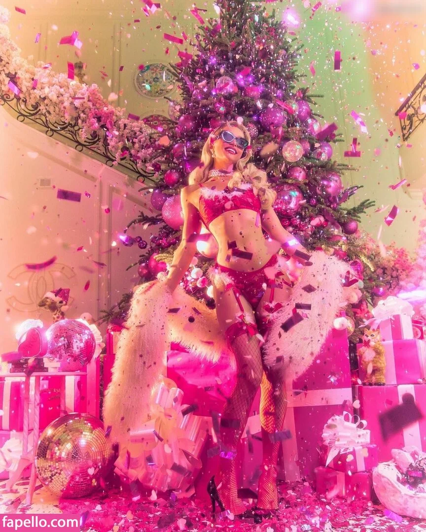 Paris Hilton / parishilton Onlyfans Photo Gallery 