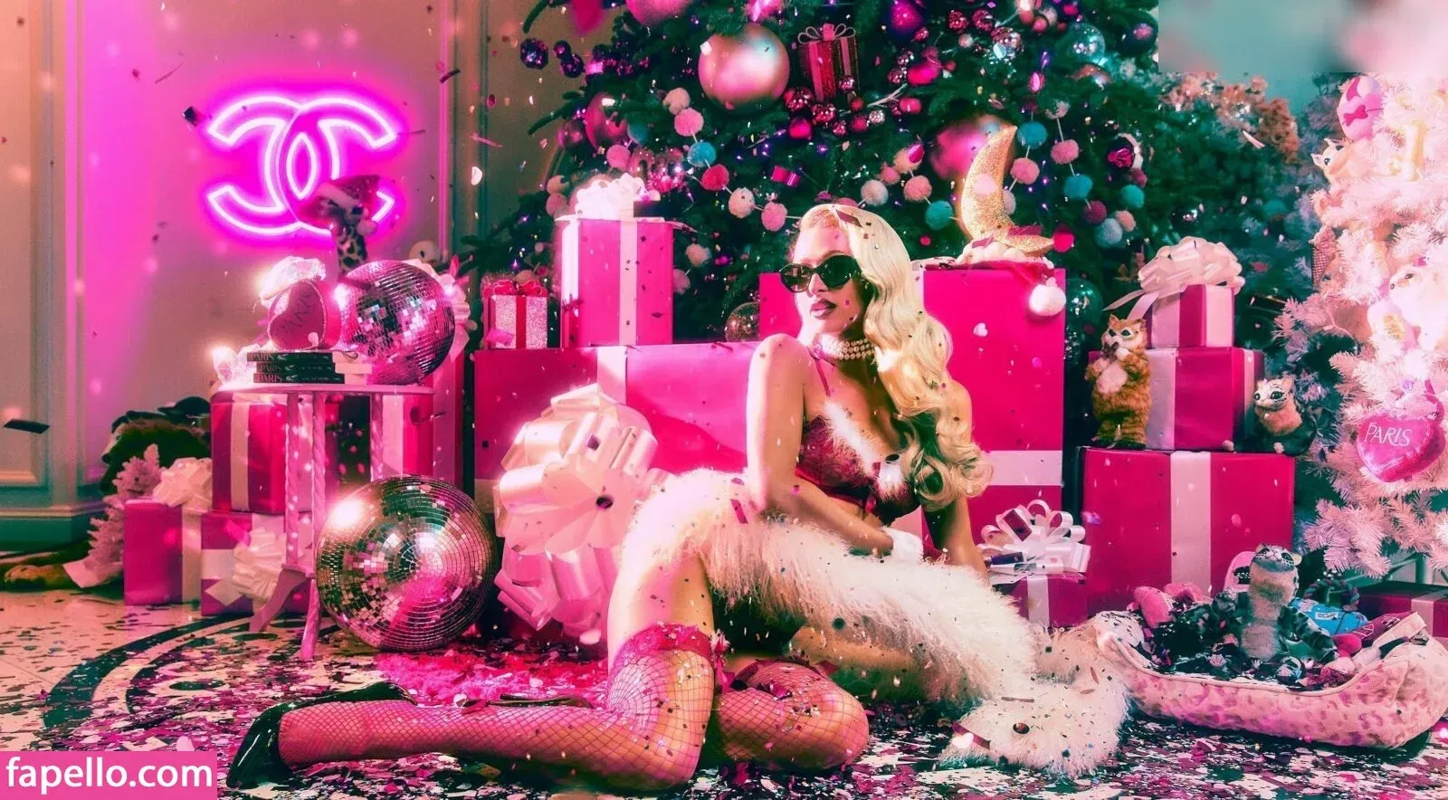 Paris Hilton / parishilton Onlyfans Photo Gallery 