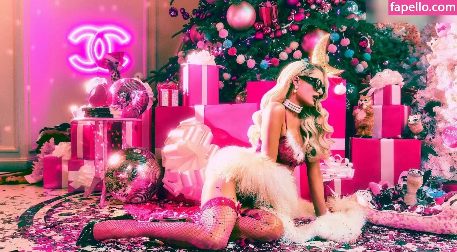 Paris Hilton / parishilton Onlyfans Photo Gallery 