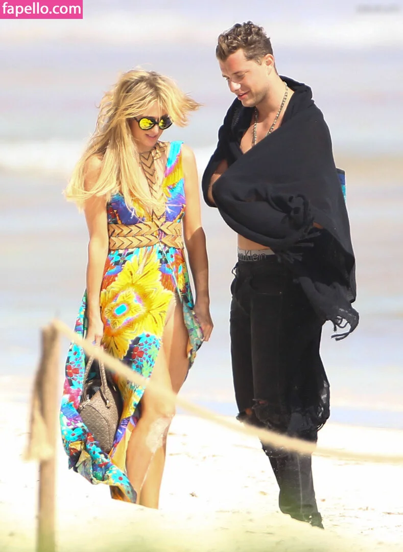 Paris Hilton / parishilton Onlyfans Photo Gallery 