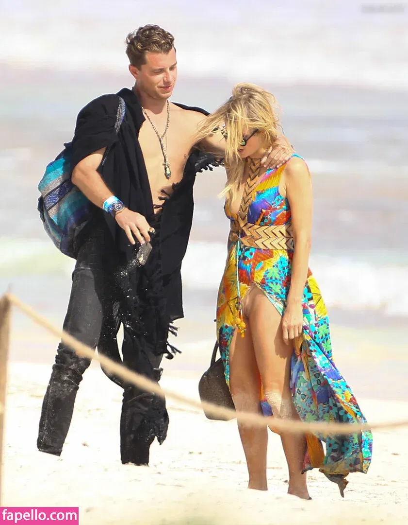 Paris Hilton / parishilton Onlyfans Photo Gallery 