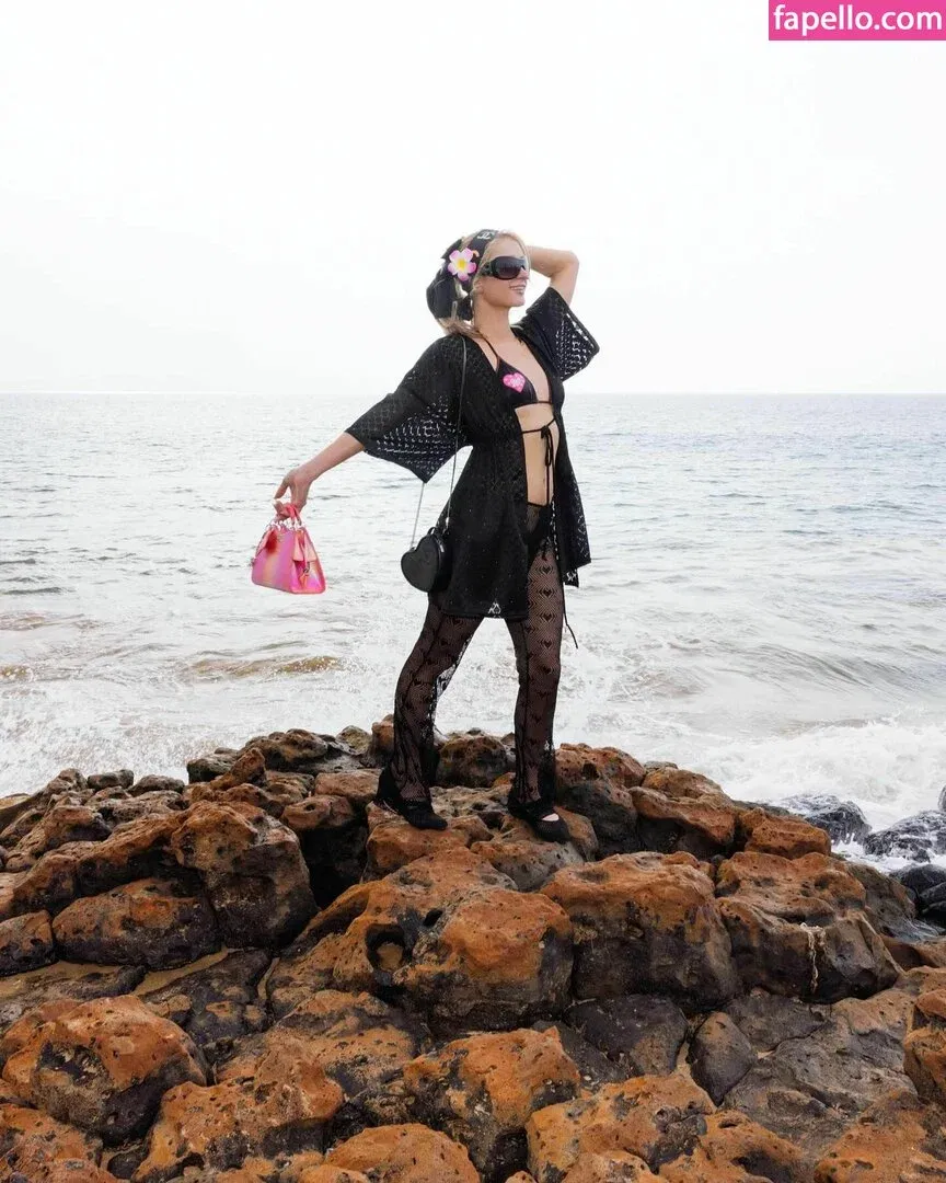 Paris Hilton / parishilton Onlyfans Photo Gallery 