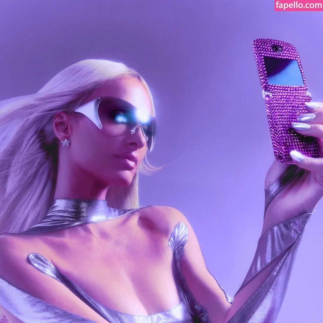 Paris Hilton / parishilton Onlyfans Photo Gallery 