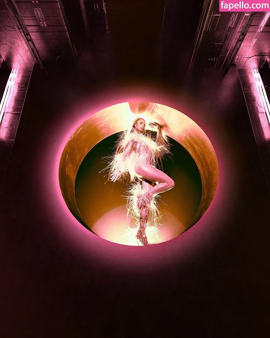 Paris Hilton / parishilton Onlyfans Photo Gallery 