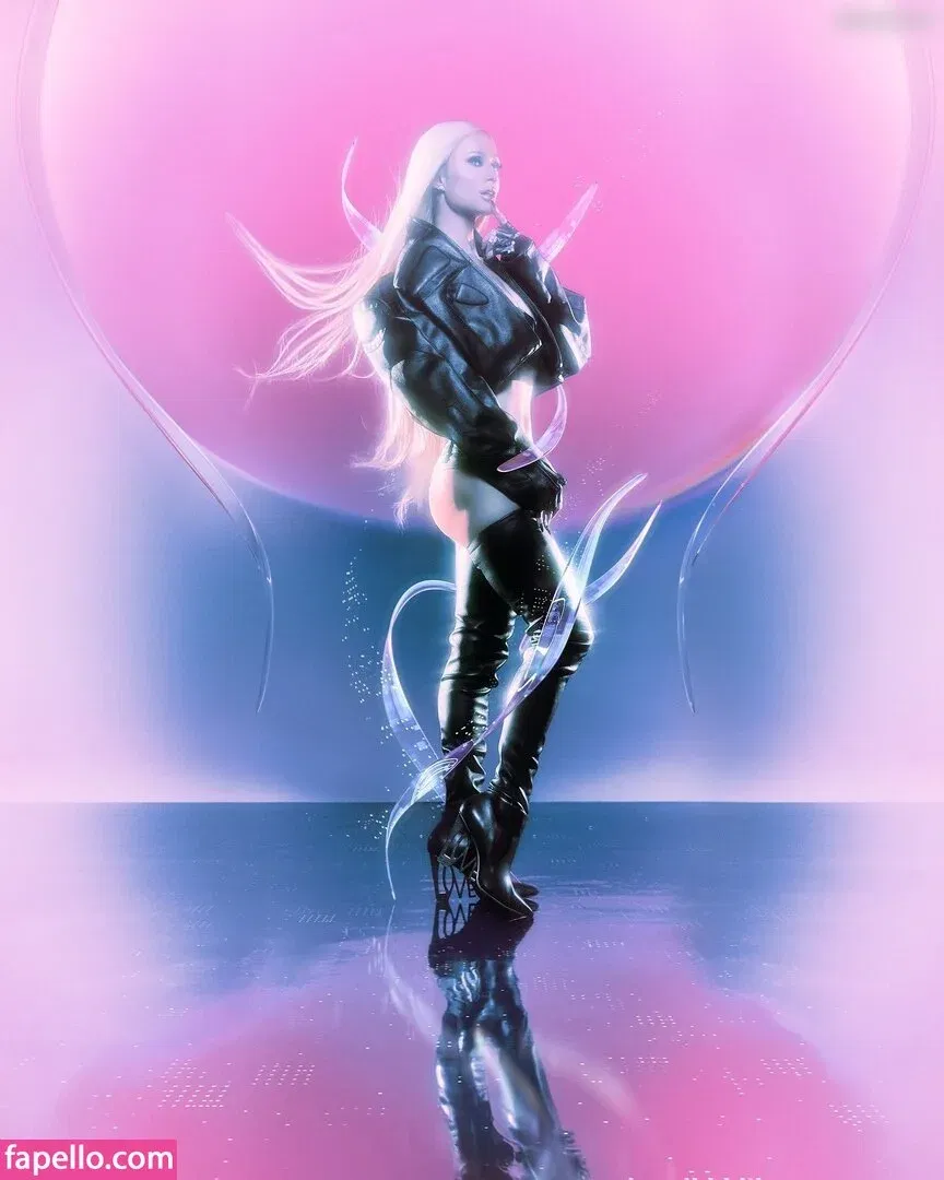 Paris Hilton / parishilton Onlyfans Photo Gallery 