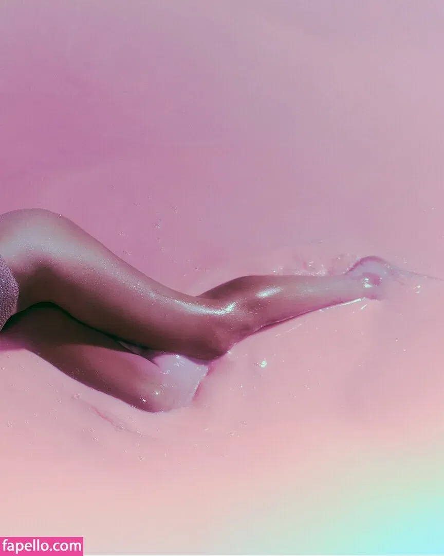 Paris Hilton / parishilton Onlyfans Photo Gallery 