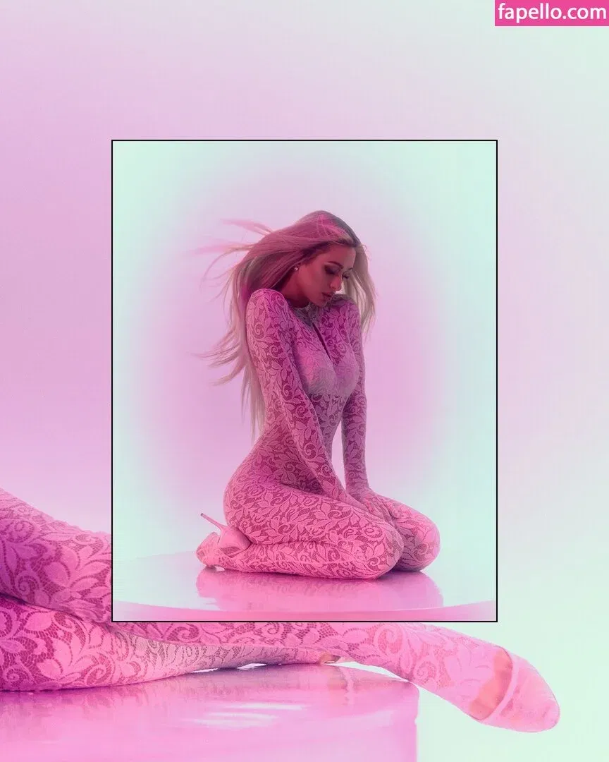 Paris Hilton / parishilton Onlyfans Photo Gallery 