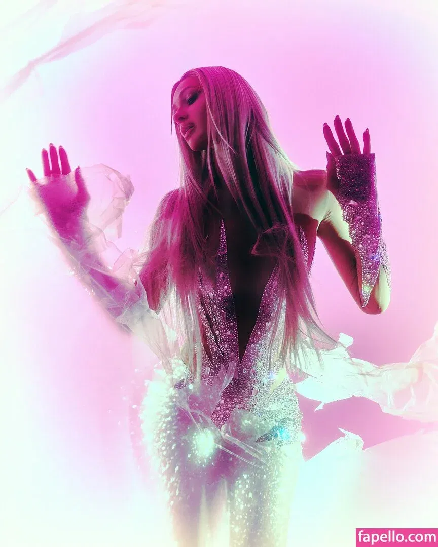 Paris Hilton / parishilton Onlyfans Photo Gallery 