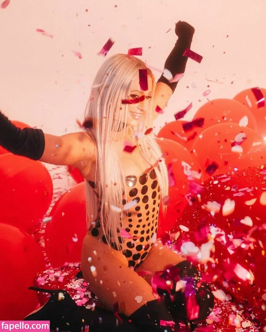 Paris Hilton / parishilton Onlyfans Photo Gallery 