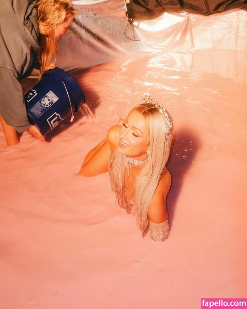 Paris Hilton / parishilton Onlyfans Photo Gallery 