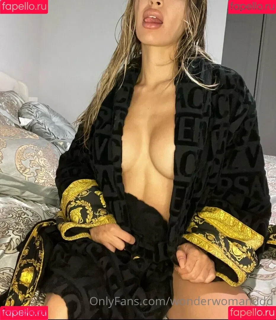 Christina Wonder / ficialrealjunglegirl / wonderwoman12 / wonderwomanddd / wonderwomanx69 Onlyfans Photo Gallery 