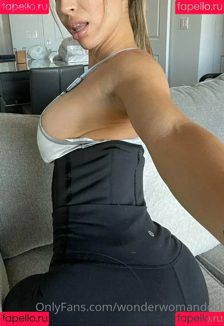 Christina Wonder / ficialrealjunglegirl / wonderwoman12 / wonderwomanddd / wonderwomanx69 Onlyfans Photo Gallery 