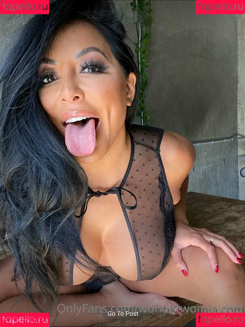 Christina Wonder / ficialrealjunglegirl / wonderwoman12 / wonderwomanddd / wonderwomanx69 Onlyfans Photo Gallery 