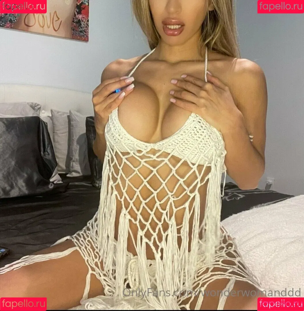 Christina Wonder / ficialrealjunglegirl / wonderwoman12 / wonderwomanddd / wonderwomanx69 Onlyfans Photo Gallery 