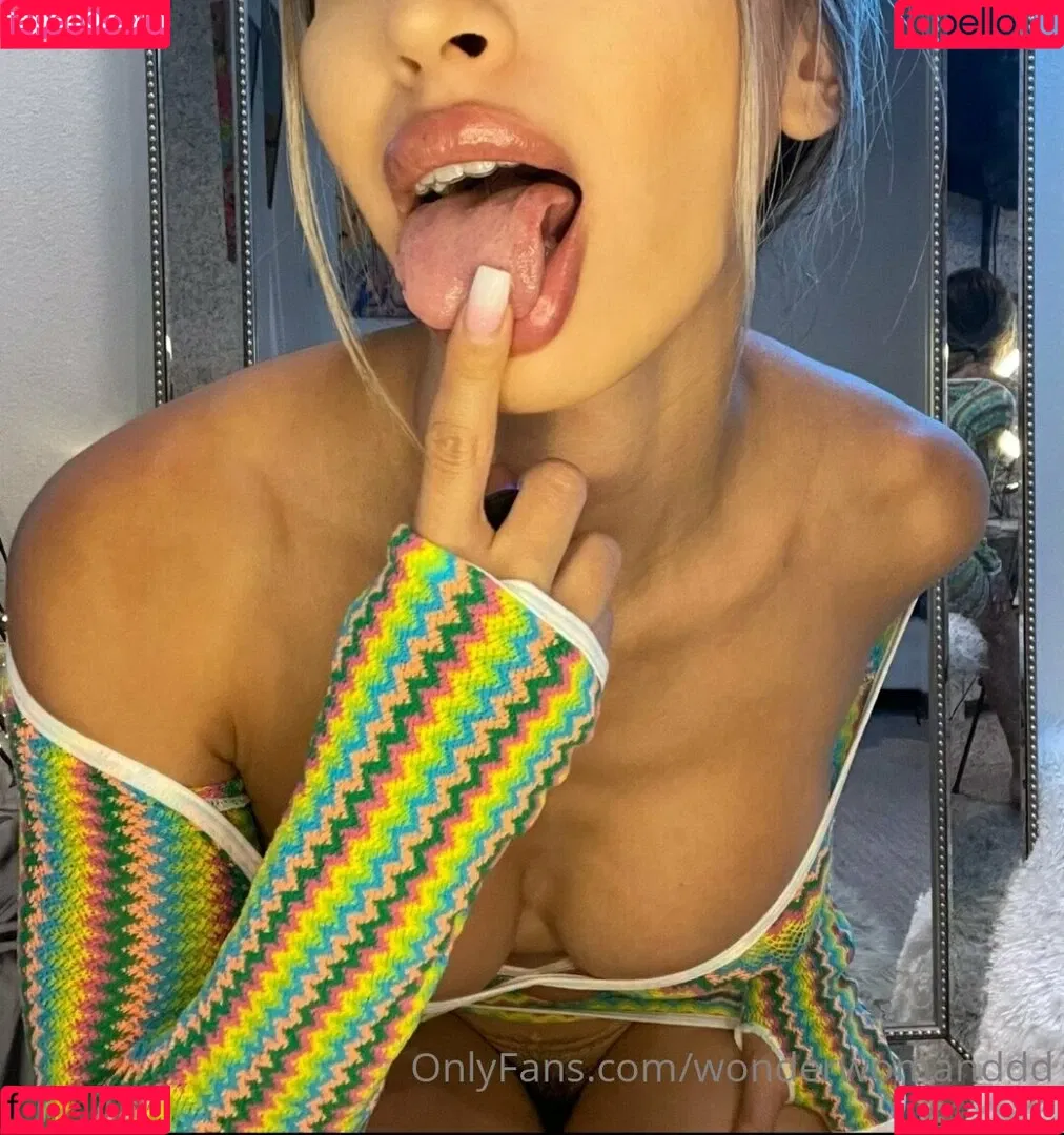 Christina Wonder / ficialrealjunglegirl / wonderwoman12 / wonderwomanddd / wonderwomanx69 Onlyfans Photo Gallery 