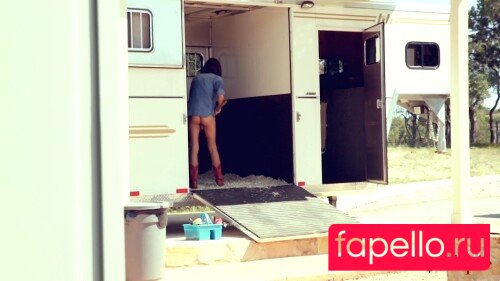 Candice Patton Nude Onlyfans Photo 4