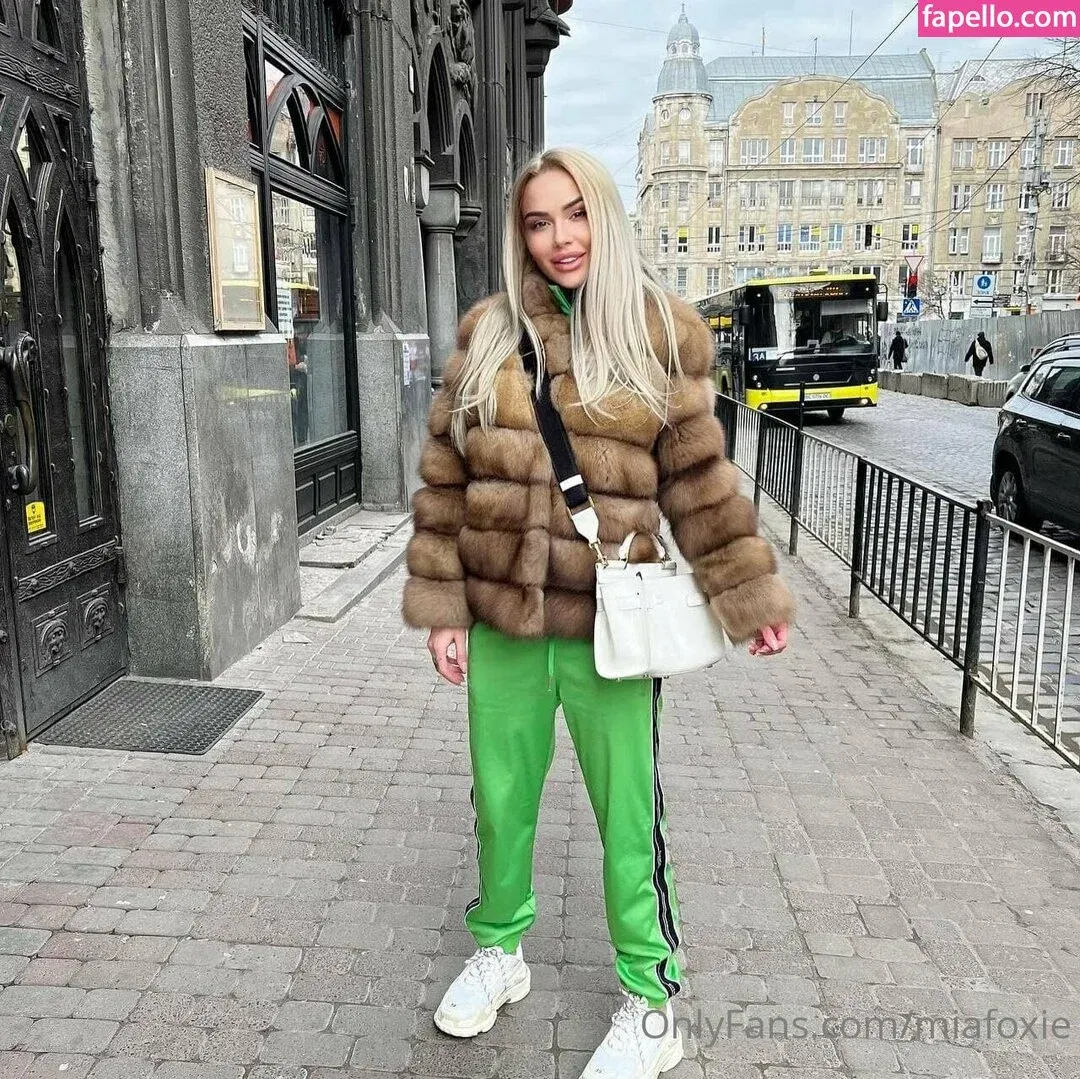 mia_foxybae / miabgalvan Onlyfans Photo Gallery 