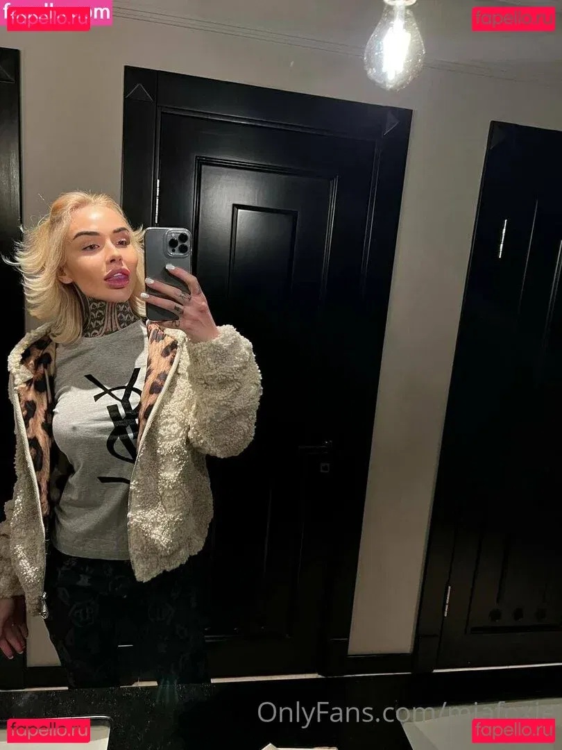 mia_foxybae / miabgalvan Onlyfans Photo Gallery 