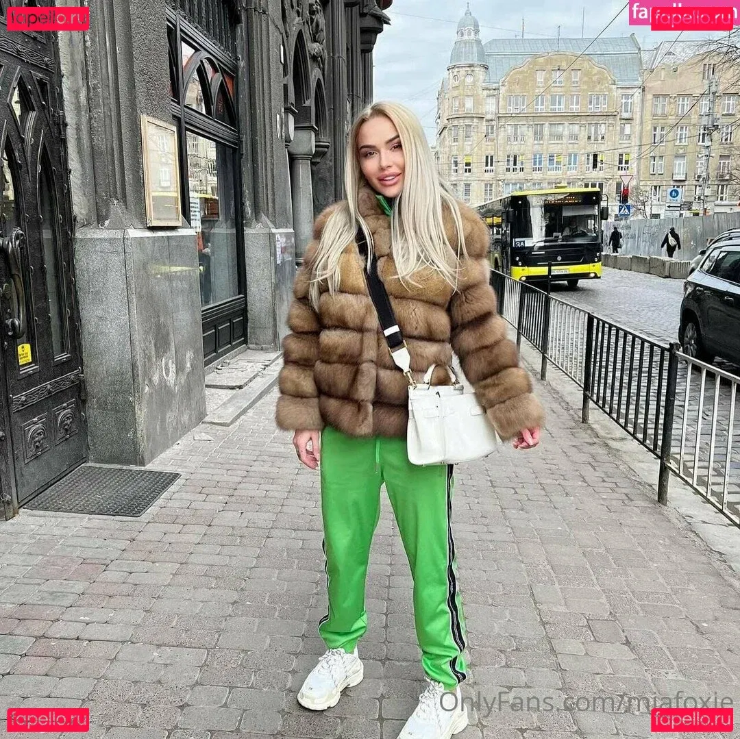 mia_foxybae / miabgalvan Onlyfans Photo Gallery 