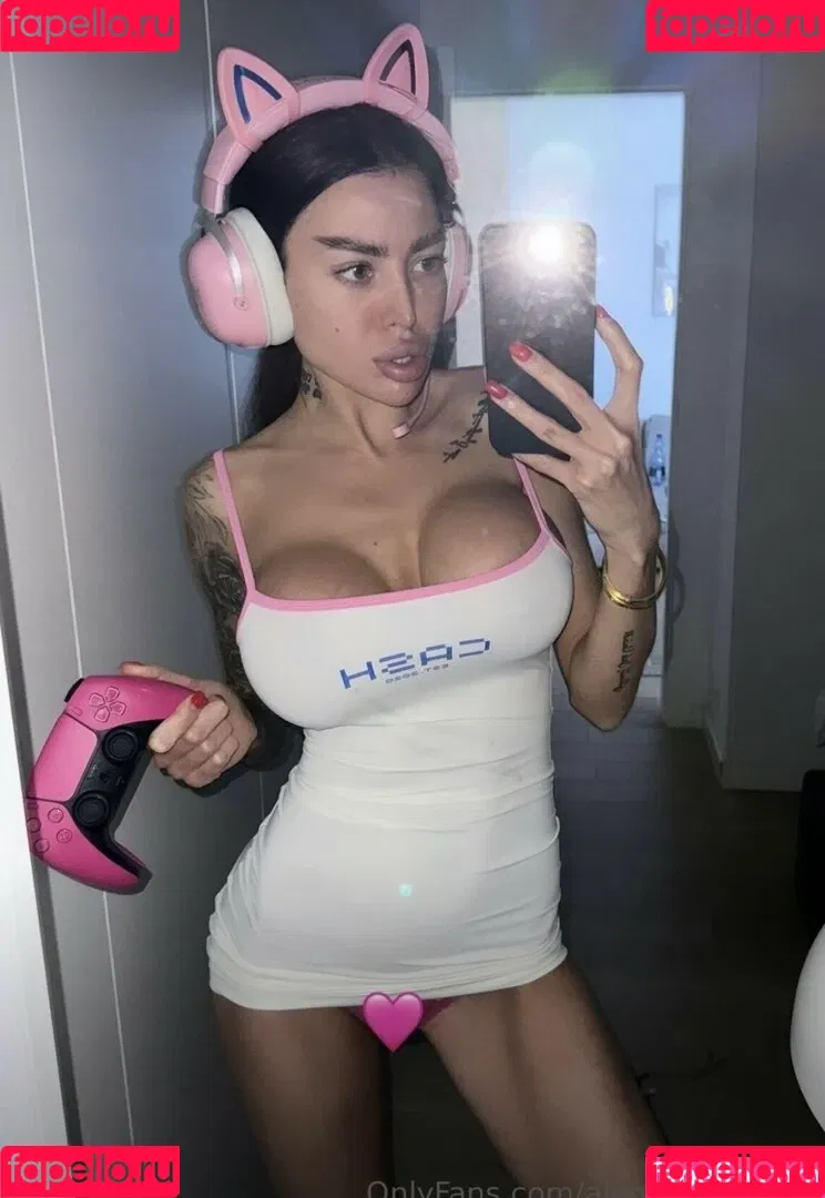 Alena Omovych / alena_omovych / alenaomovich Onlyfans Photo Gallery 