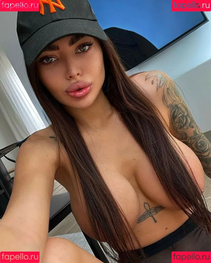 Alena Omovych / alena_omovych / alenaomovich Onlyfans Photo Gallery 