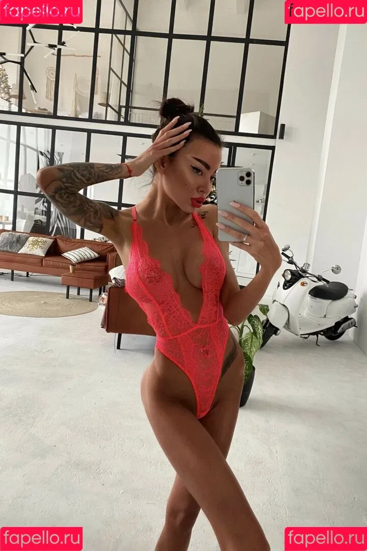 Alena Omovych / alena_omovych / alenaomovich Onlyfans Photo Gallery 