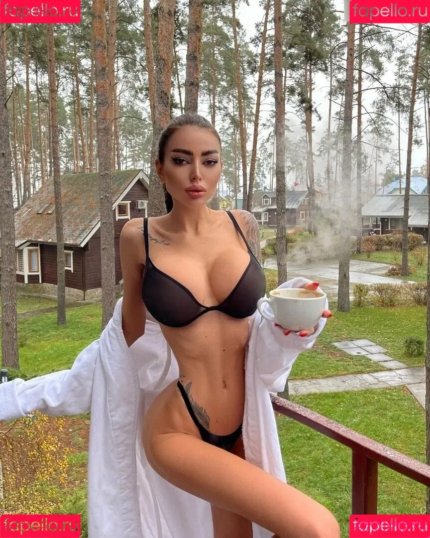 Alena Omovych / alena_omovych / alenaomovich Onlyfans Photo Gallery 